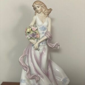 Vintage Yvonne Halton Porcelain Beautiful Maiden Figurine 2000 .Y.H